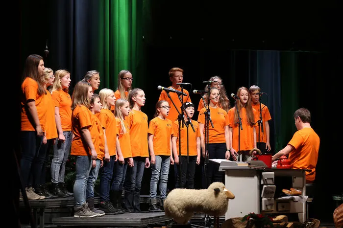 Auch der Kinderchor Weiz unter der Leitung von Hannes Steinwender zeigte, was er auf der Bühne draufhat.