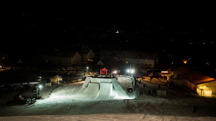 Am Samstag wagten sich rund 30 Teilnehmer beim "Rasta Invitational 2019" Freestyle Contest auf die acht Meter hohe Schanze am Loretohügel in St. Andrä, weitere 10 Teilnehmer zeigten mit ihren BMX Rädern Tricks.
