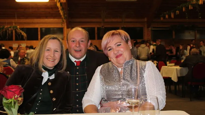 Der 4. St. Michaeler Bauernball füllte die Festhalle mit zahlreichen festlich gekleideten Gästen.