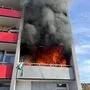 Der Brand brach in den oberen Stockwerken eines Mehrparteienhauses aus