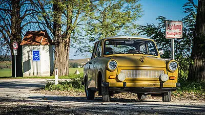 Grenzgänger: Trabant an der niederösterreichisch-tschechischen Grenze, die früher Sperrgebiet war