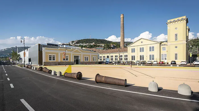 Zwei Lagerhäuser werden zum Kongresszentrum