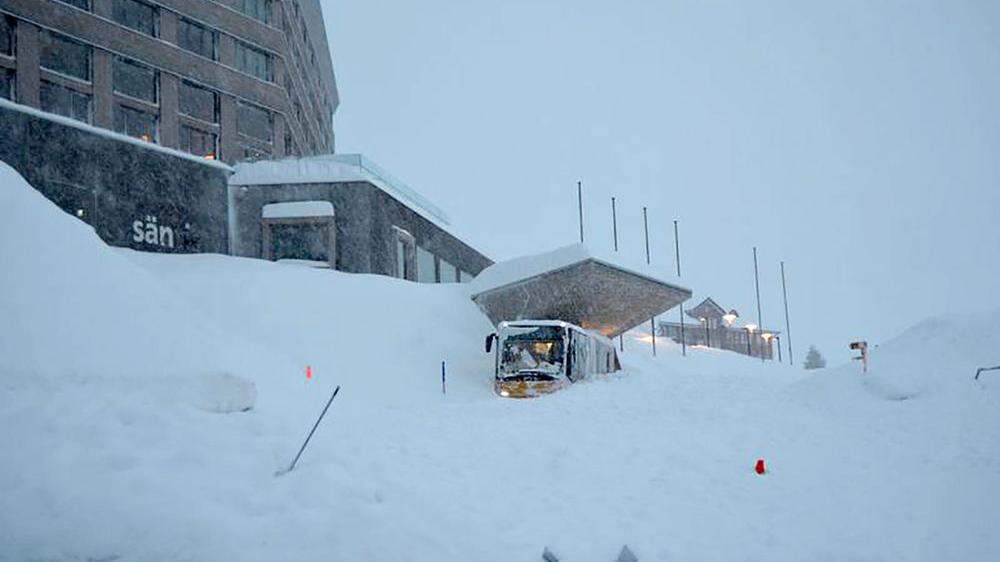 Auf Teile eines Hotels im Schweizer Kanton Appenzell Ausserrhoden ging am Donnerstag eine Lawine ab