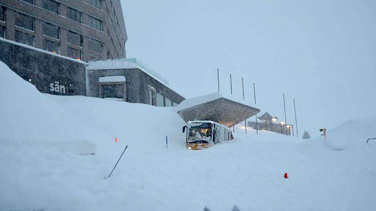 Auf Teile eines Hotels im Schweizer Kanton Appenzell Ausserrhoden ging am Donnerstag eine Lawine ab