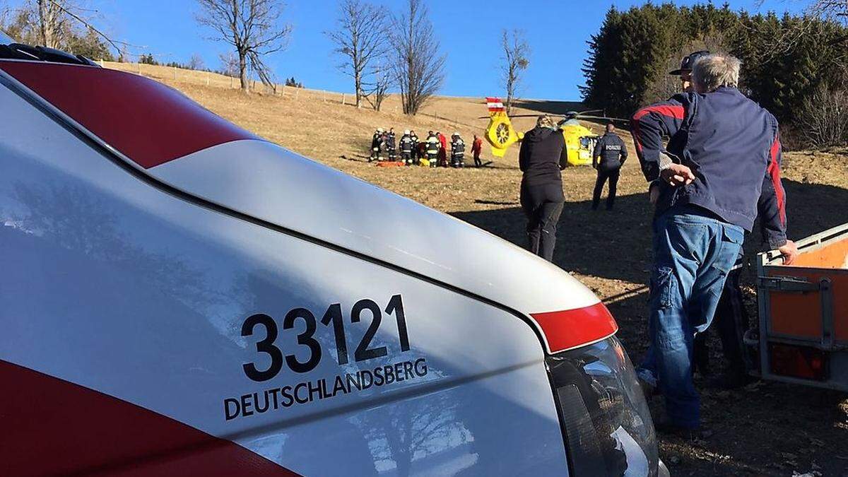 Der schwer verletzte Traktorfahrer wurde mit dem Rettungshaubschrauber nach Klagenfurt geflogen