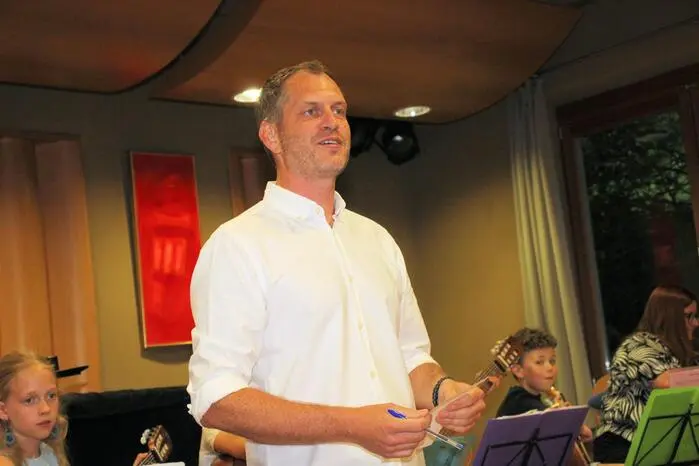 Beim vierten und letzten Konzert präsentierten nach der Begrüßung durch Direktor Peter Lidl die Schülerinnen und Schüler der Klassen Engelbogen, Holweg, Oberstar-Bistan, Belaj und Spörk ihr musikalisches Können mit flotten Melodien und begeisterten die vielen Gäste.