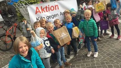 Die Schüler der VS St. Ursula brachten ihre Einkaufssäckchen vorbei