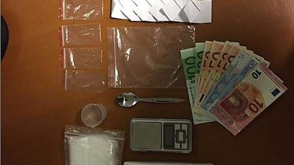Villacher Beamte haben bei insgesamt vier Hausdurchsuchungen Kokain beschlagnahmt