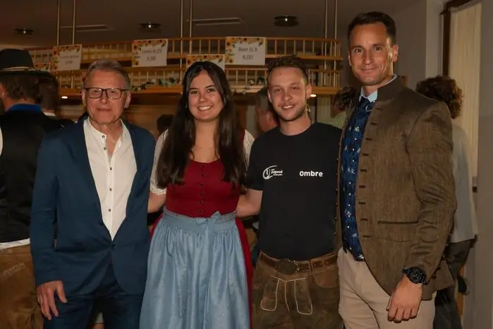 Im Bild v. l. Bernd Radestock, Bürgermeister der deutschen Partnergemeinde Utenbach (Radestock besucht das Erntedankfest traditionell jedes Jahr), die Obleute Elisabeth Laßnig, Ämilian Buchhäusl und Bürgermeister Michael Reiner.