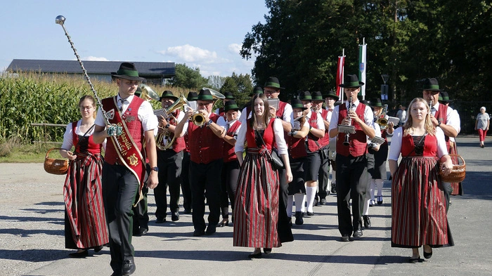 Beim Musikertreffen marschierten 600 Musizierende auf.