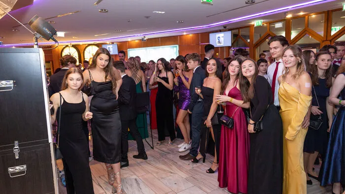 Um 19.30 Uhr startete das rauschende Ballevent im Casino Velden. Die elegante Polonaise um folgte um 20.30 Uhr.