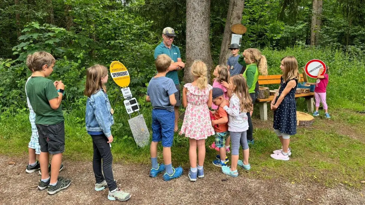 Am Energieschauplatz Biowärme Bad Mitterndorf standen auch waldpädagogische Spaziergänge am Programm