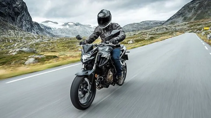 Der Motor der Honda CB500F erfuhr ein kleines Update, es gibt etwas mehr Drehmoment – maximal 43 Newtonmeter - in bestimmten Bereichen.