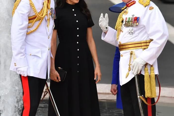 Prinz Harry und Herzogin Meghan werden von David Hurley, dem Gouvereur des australischen Bundesstaats New South Wales, in Empfang genommen.