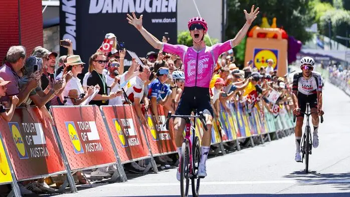 Neilson Powless jubelte in St. Johann