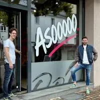In der Gerbergasse wurde nach kurzer Zeit ein fixer Standort für das „Mathe.Studio“ gefunden. Von links: Standortleiter Nicholas Gratzer und einer der beiden Inhaber Bernhard Rumpold