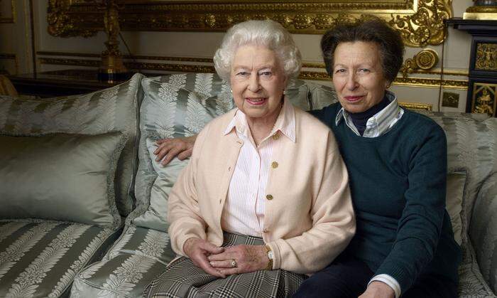 Die Queen mit ihrer 65-jährigen Tochter Anne, Princess Royal