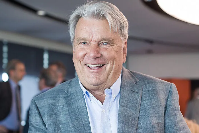 Im Sommergespräch erzählt Hans Peter Haselsteiner, der bei Remus-Sebring eingestiegen ist, über seinen Antrieb, den Zwölf-Stunden-Tag, Preisabsprachen, die Freimaurer und seine Vision von einer Grundsicherung.