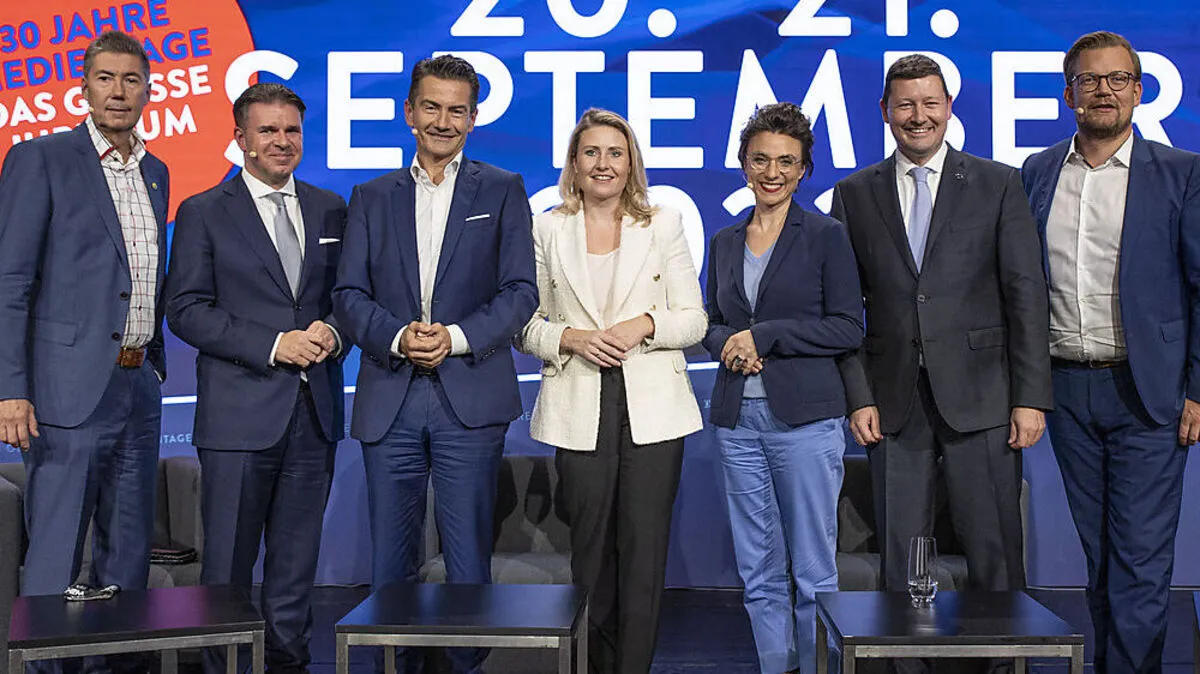 Christian Stögmüller (VÖP) , Gerald Grünberger (VÖZ) , Roland Weißmann (ORF) , Susanne Raab (ÖVP), Christina Antlanger-Winter (Google Österreich) , Martin Selmayr (EU-Kommission Österreich) und Jürgen Hofer (Horizont)