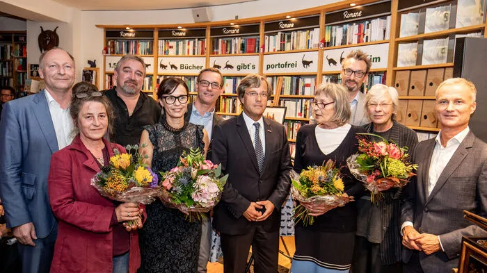 Verlag und Buchhandlung Heyn werden in der fünften Generation als Familienbetrieb geführt und feierten nun das 150-Jahr-Jubiläum. Dafür gab es viele Ehrungen - unter anderem von der Wirtschaftskammer.