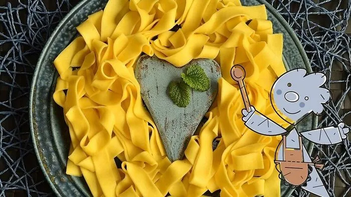 Kochen mit Bandnudeln (Symbolbild)