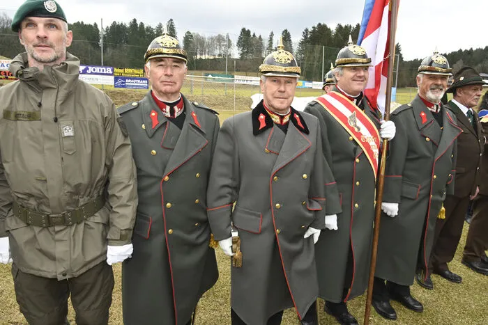 Traditionsverbände waren angetreten.