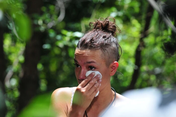 Gisele Oppermann tupft sich die Tränen aus den Augenwinkel. Ein Bild, dass bei IBES des Öfteren zu sehen war. Die ehemalige GNTM-Kandidatin flog als vierte am 22. Jänner aus der Show.
