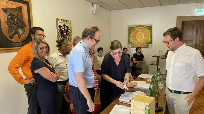 Auszählung der Stimmen: 10 der 25 Gemeinderäte wählten Silvia Klingsbigl zur neuen Vizebürgermeisterin 