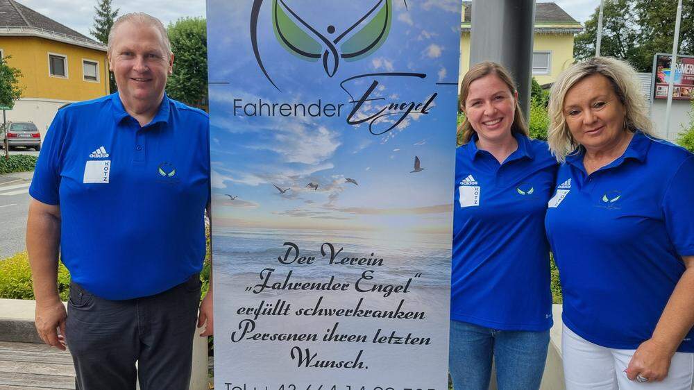 Ernst Schneeberger organisiert mit Eva-Maria Bischof und Lilli Temmel Fahrten für schwerkranke Personen