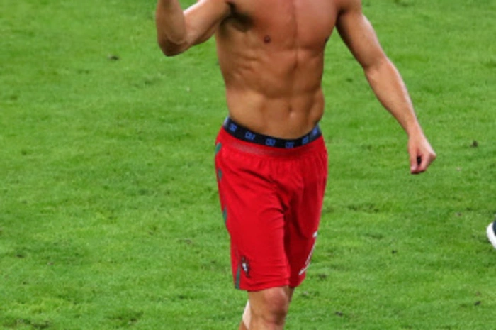 4. Cristiano Ronaldo (POR/Man. United - Real Madrid 2009) 94,0 Mio.