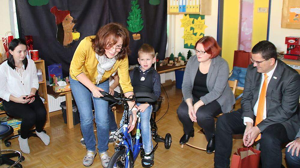 Im Heilpädagogischen Kindergarten Knittelfeld konnte Daniel (5) sein Therapierad gleich ausprobieren