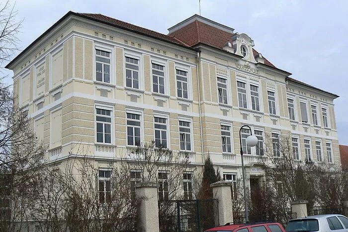 Die Besetzung des Leiterpostens der Volksschule Gleisdorf wurde Sache des Verwaltungsgerichtes. Der Zweitgereihte focht den Bescheid an. Mittlerweile wurde seine Beschwerde abgewiesen. Mehr dazu...