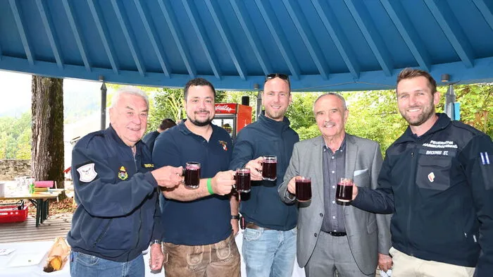 Von links: Ernst Eberle, Kommandant Benjamin Hanschitz, Kommandant-Stellvertreter Armin Eberle, Alt-Bürgermeister Valentin Blaschitz und Stefan Brodnig