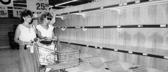  Das Image der österreichischen Weine war auf Jahre hinaus im Keller, sie verschwanden weltweit aus den Regalen, der Export ging auf null, Millionen Liter verfälschter oder gepanschter Weine wurden beschlagnahmt. 