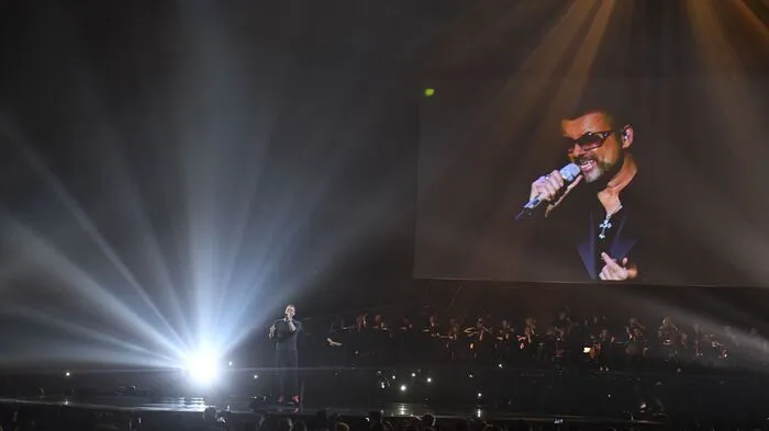 Mehr als ein Jahr nach seinem Tod ist David Bowie bei den Brit Awards 2017 gleich doppelt ausgezeichnet worden. Bowie, der am 10. Jänner 2016 gestorben war, erhielt den Preis posthum in der Kategorie Bester Britischer Solokünstler und für sein letztes Werk "Blackstar", das als Bestes Britisches Album ausgezeichnet wurde.