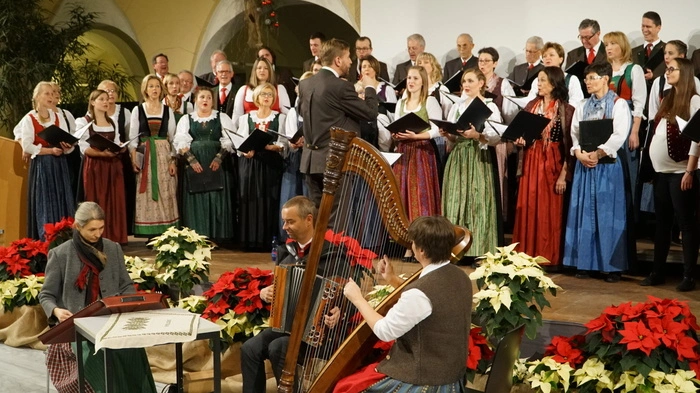 Der Singkreis Porcia und die Zuafållsmusi brachten Adventstimmung ins Spittl von Spittal