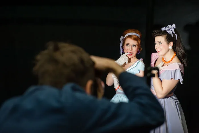 I Was Made for Lovin You: Die Damen beim Fotoshooting abseits der Proben.