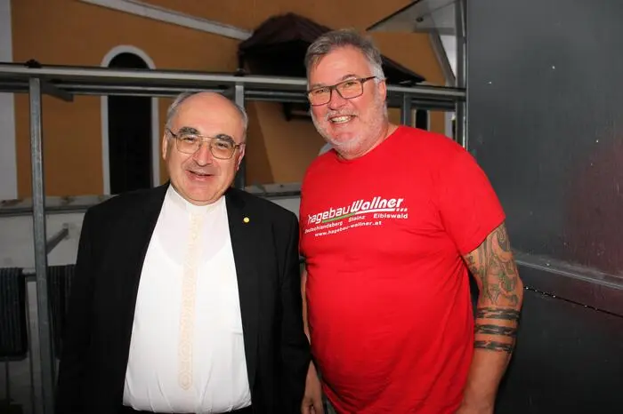 Diözesanbischof Wilhelm Krautwaschl besuchte erstmalig eine Aufführung der Theatergruppe in Ligist und zeigte sich begeistert von den schauspielerischen Leistungen der Akteure.