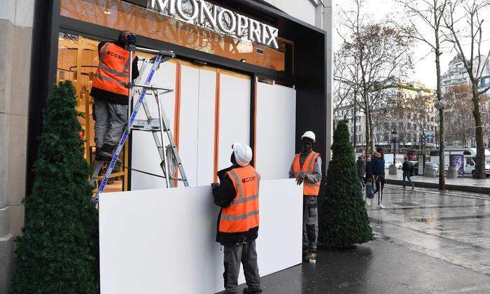 Läden in Paris werden verbarrikadiert
