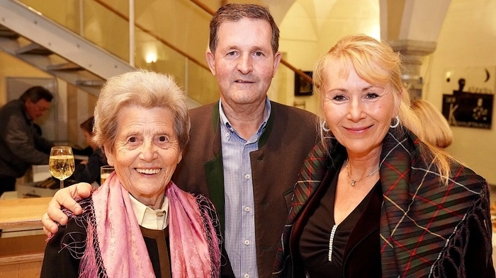 Bezirkshauptmann Klaus Brandner mit Gattin Eva und seiner Tante.