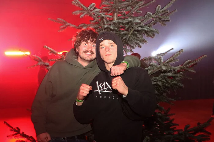 Bitte klicken Sie sich durch die Fotos!