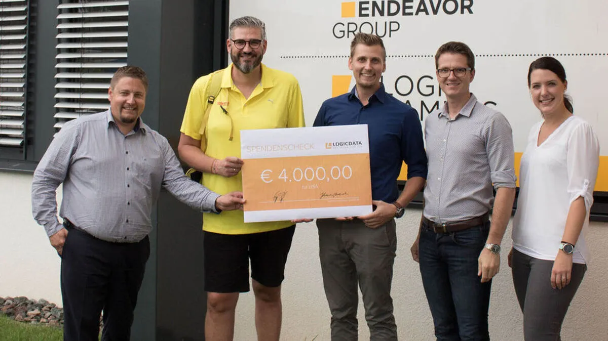 Thomas Axmann erhielt von der Firma Logicdata einen Scheck über 4000 Euro