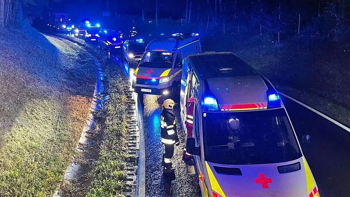 Bus mit Pflegekräften verunglückte