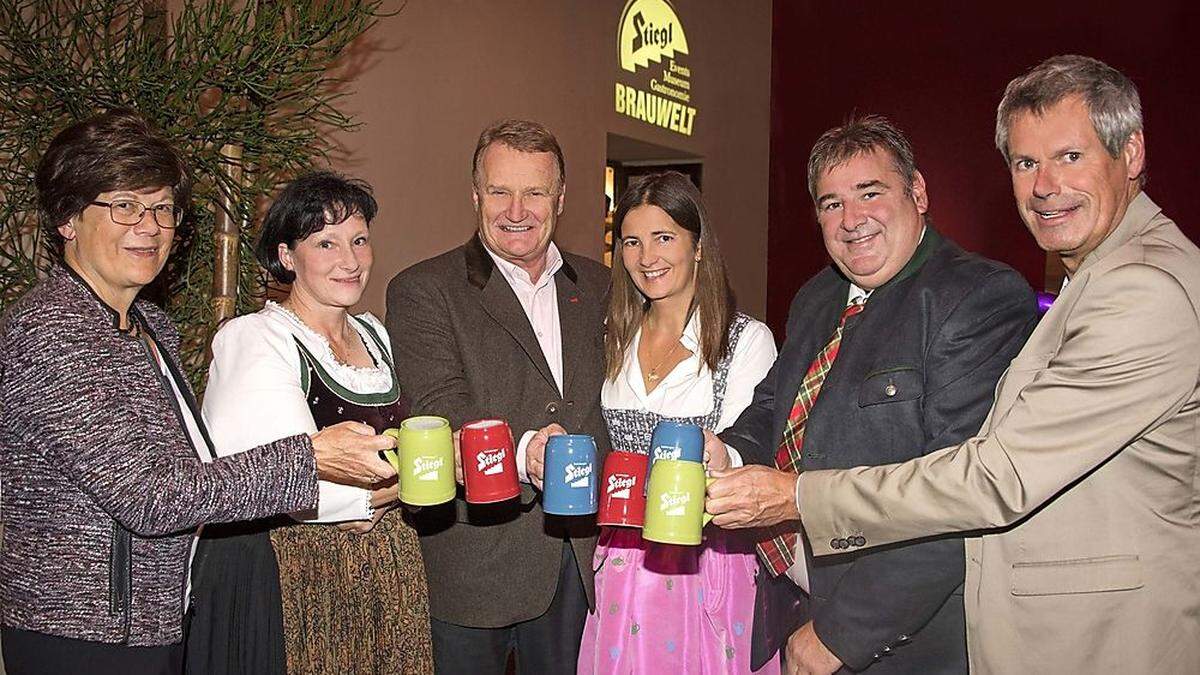 Renate Wagner-Wittula, Christa Schoffnegger, Heinrich Dieter und Alessandra Kiener sowie Kurt Schoffnegger und Klaus Egle (von links)