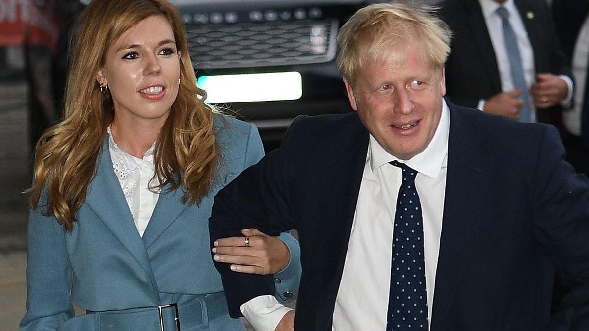 Boris Johnson und seine Partnerin Carrie Symonds in Manchester 