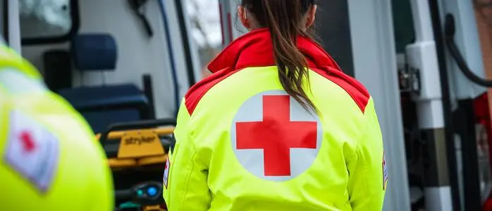Der 32-Jährige erlitt Verletzungen unbestimmten Grades und wurde vom Roten Kreuz ins LKH Uniklinikum Graz eingeliefert (Sujetfoto)