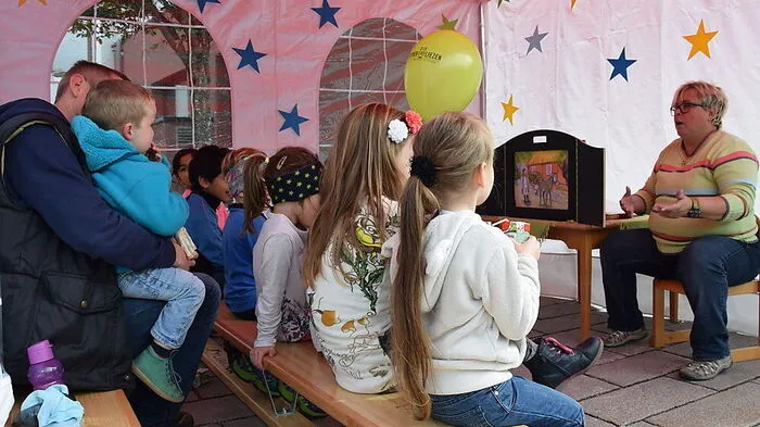Geschichten gab es nicht nur zu hören, sondern auch zu sehen beim Kamishibai-Geschichtentheater 
