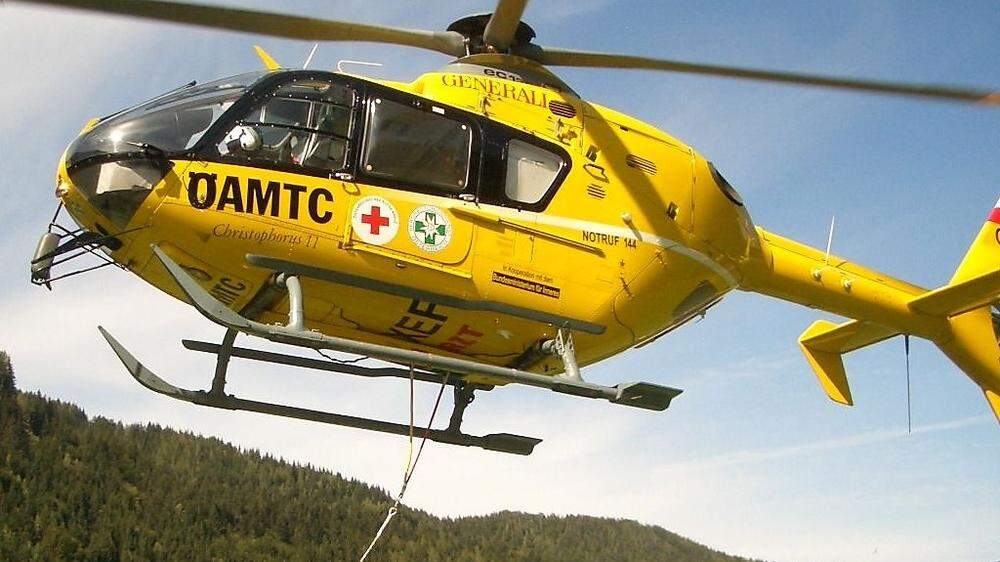 Der Schwerverletzte wurde mit dem Rettungshubschrauber C11 ins Klinikum Klagenfurt geflogen