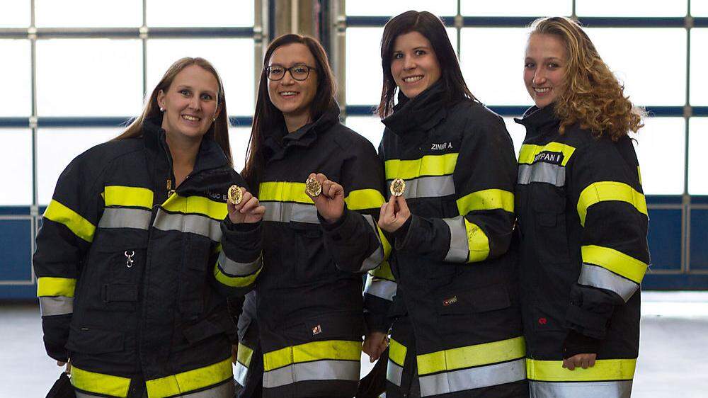 Erfolgreiche Feuerwehrfrauen. Eva Paluc, Marie Waiker, Ariane Zinner und Maria Suppan (von links)
