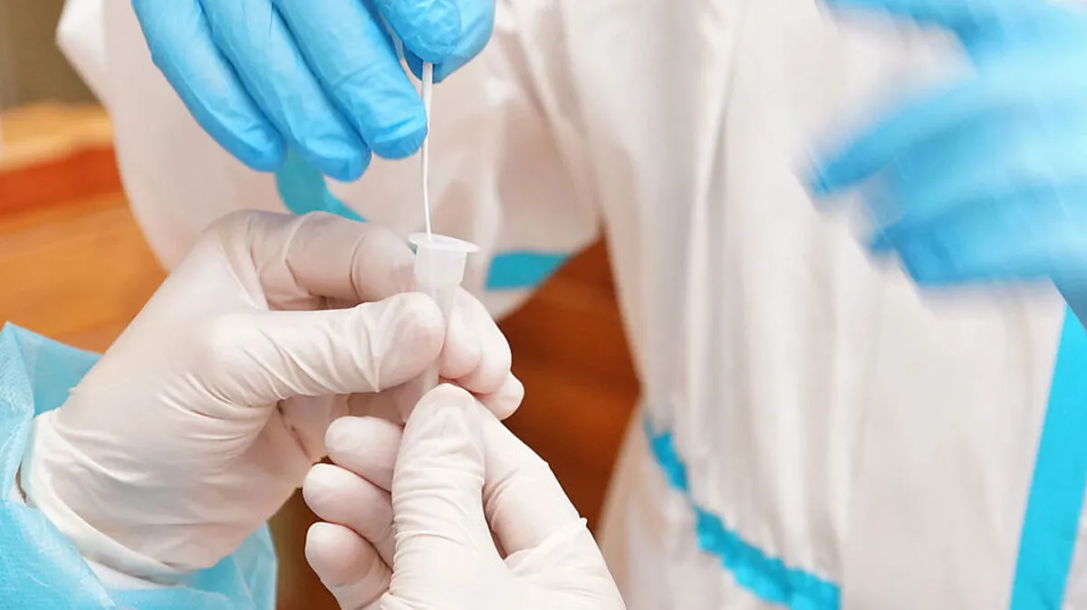 Probenentnahme an einer Covid-19-Teststraße